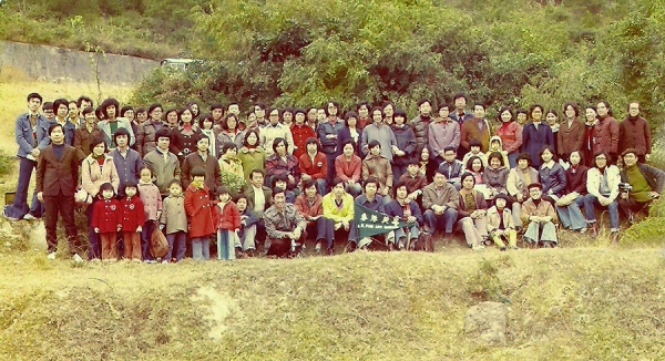 1975年美專師生旅行新界寫生合照
